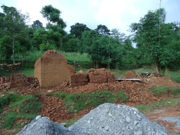 सार्वजिनक स्थानमा इट्टा भट्टा